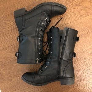 Motorcycle boots, lace up with buckles, zip up